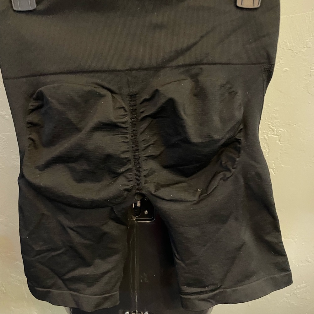 5/15🔥🔥🔥Black  Biker Shorts shape wear